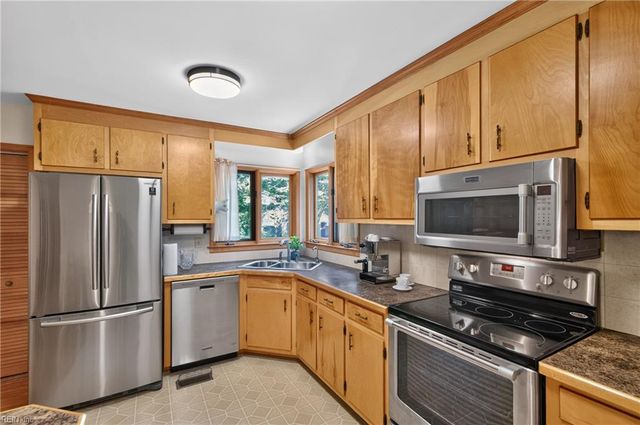1673 Pine Tree DR, Gloucester Point, VA 23062