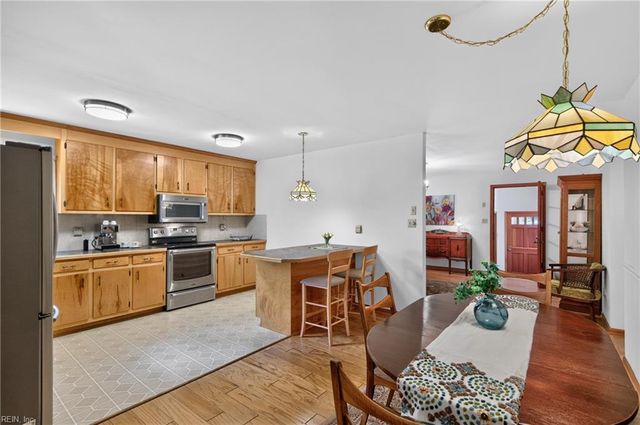 1673 Pine Tree DR, Gloucester Point, VA 23062