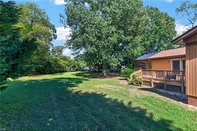 1673 Pine Tree DR, Gloucester Point, VA 23062