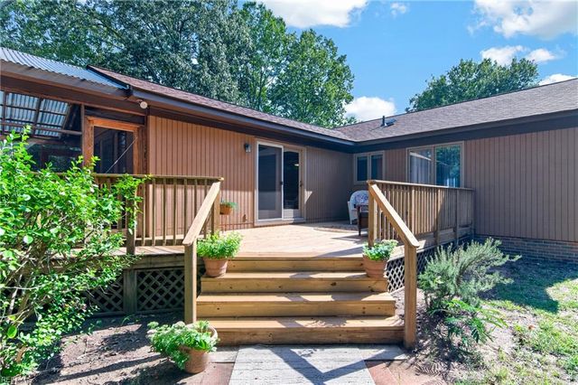 1673 Pine Tree DR, Gloucester Point, VA 23062
