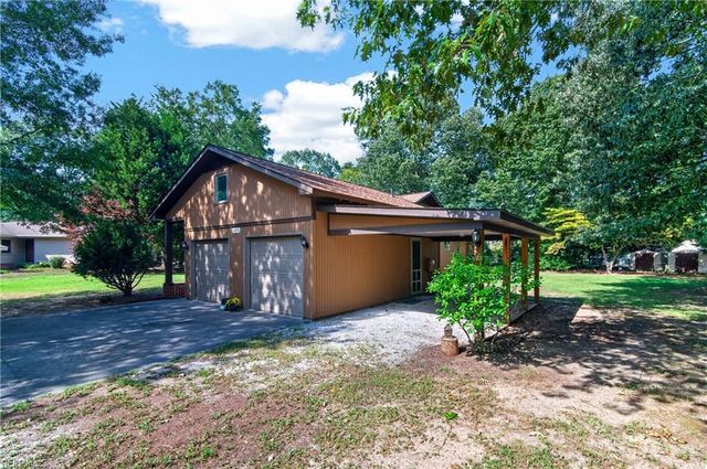 1673 Pine Tree DR, Gloucester Point, VA 23062