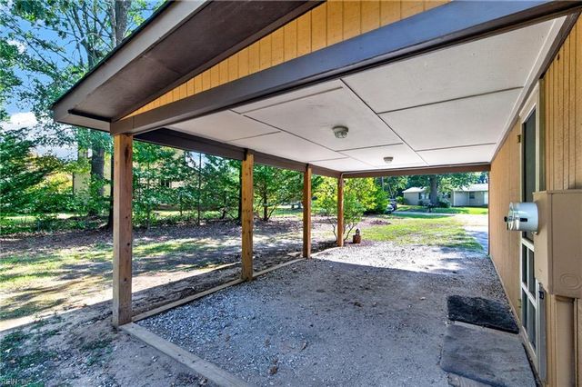 1673 Pine Tree DR, Gloucester Point, VA 23062