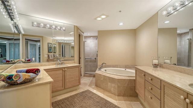 545 SANCTUARY DRIVE B506, Longboat Key, FL 34228