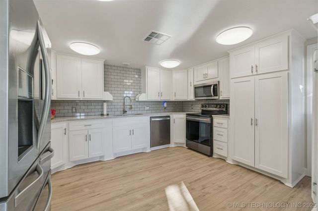 421301 E 1183 Road, Eufaula, OK 74432