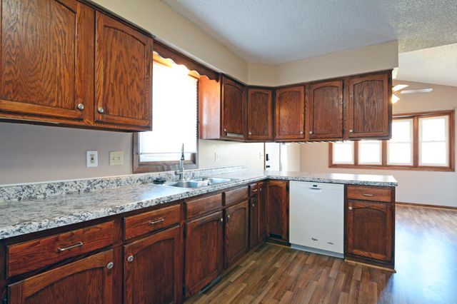 1483 3rd Street E, Saint Paul, MN 55106