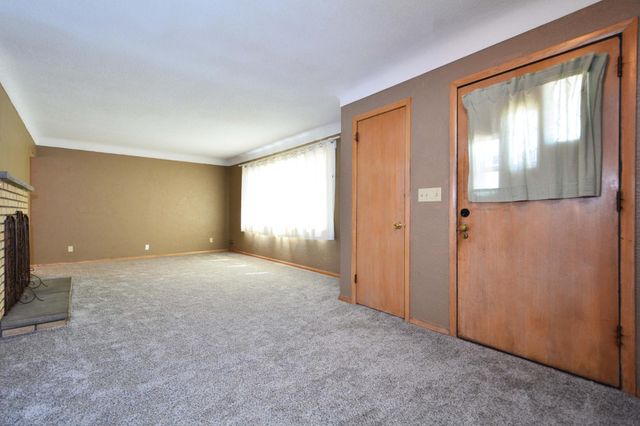 1483 3rd Street E, Saint Paul, MN 55106