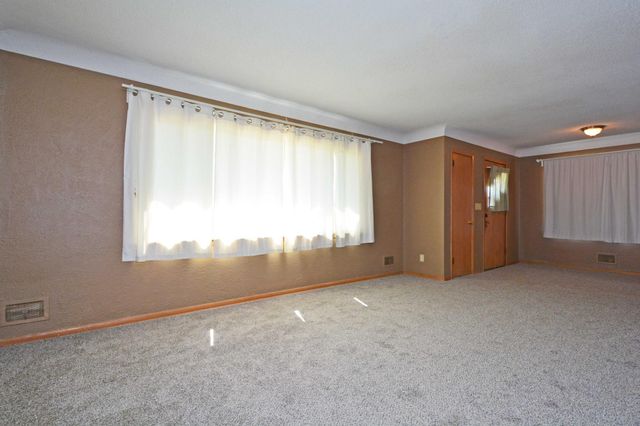 1483 3rd Street E, Saint Paul, MN 55106