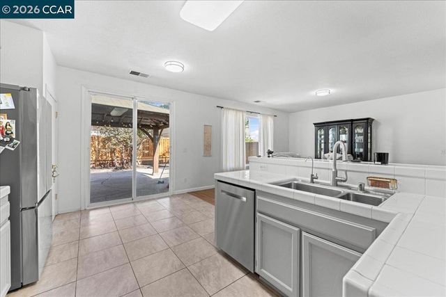 563 Silver Saddle Dr, Pittsburg, CA 94565