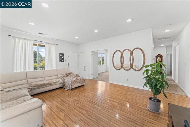 563 Silver Saddle Dr, Pittsburg, CA 94565