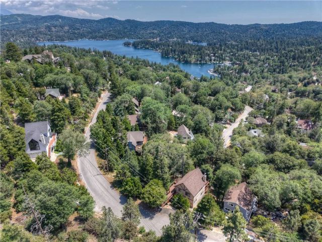 27581 St Bernard, Lake Arrowhead, CA 92352