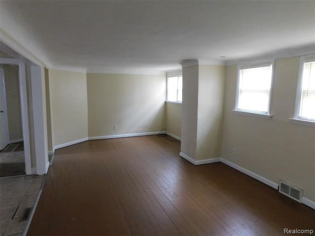 165 Avery Street, Clinton Township, MI 48036
