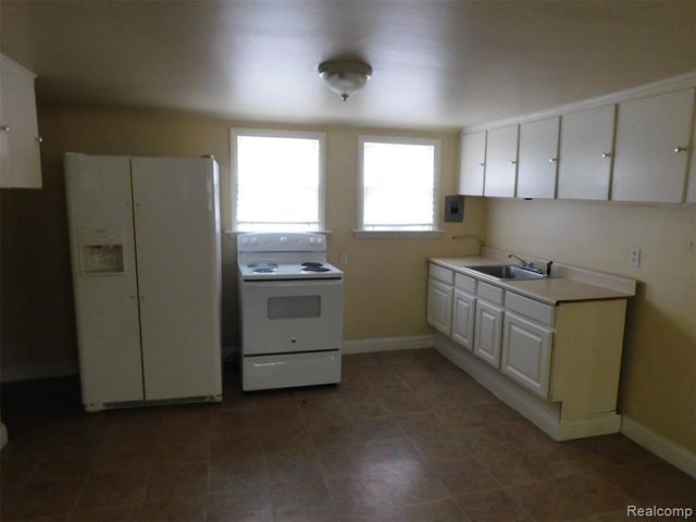 165 Avery Street, Clinton Township, MI 48036