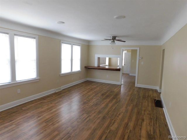 165 Avery Street, Clinton Township, MI 48036