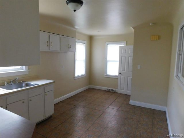 165 Avery Street, Clinton Township, MI 48036