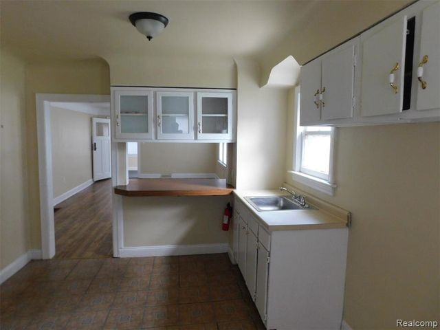 165 Avery Street, Clinton Township, MI 48036