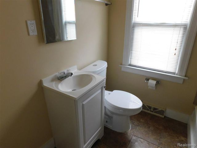 165 Avery Street, Clinton Township, MI 48036