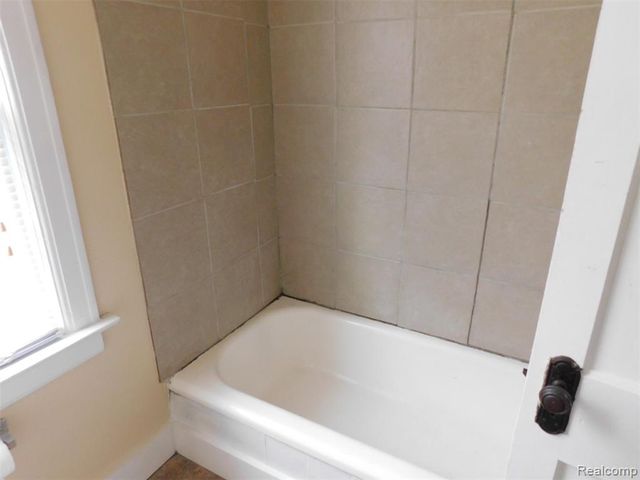 165 Avery Street, Clinton Township, MI 48036