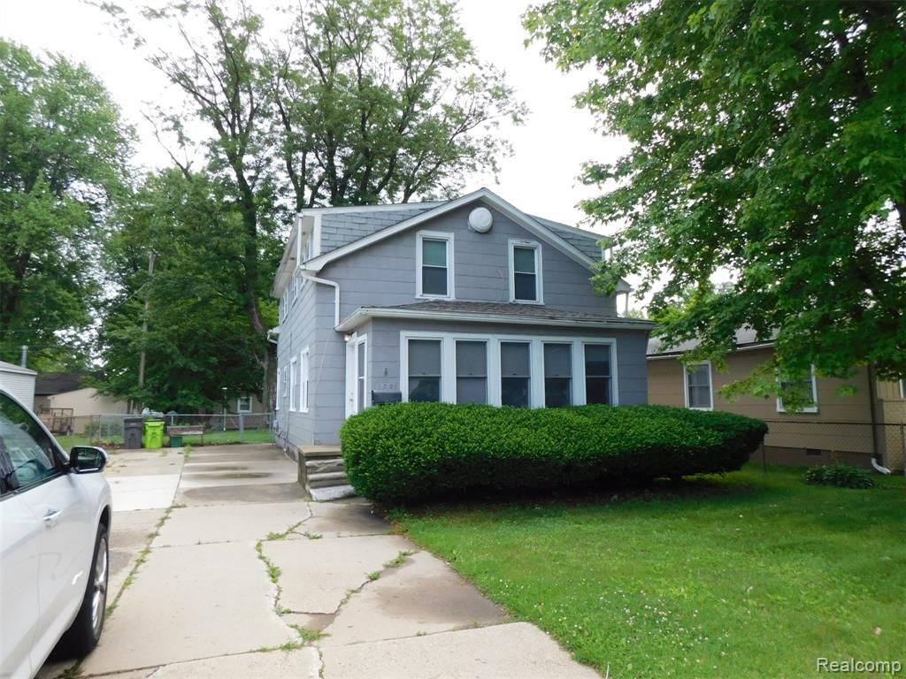 165 Avery Street, Clinton Township, MI 48036