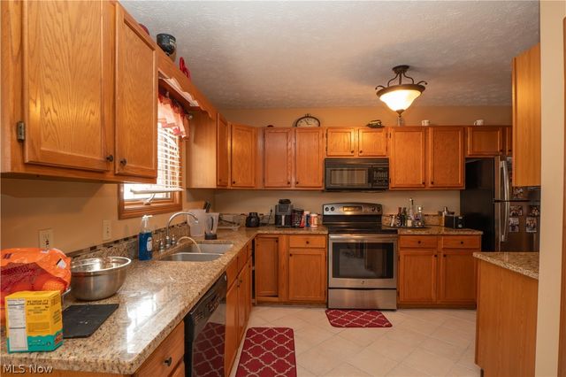 4839 Pond Drive NW, North Canton, OH 44720