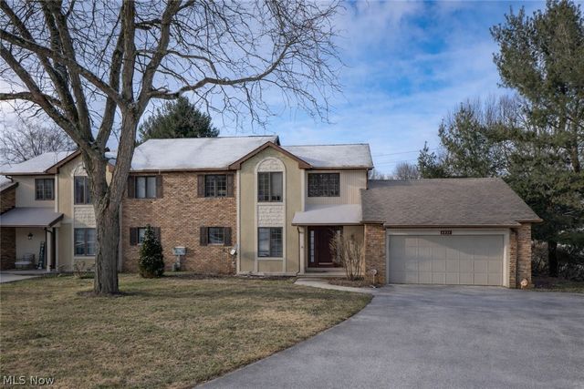 4839 Pond Drive NW, North Canton, OH 44720