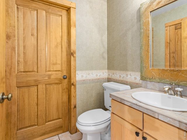 1431 S Saint Vrain Ave B, Estes Park, CO 80517