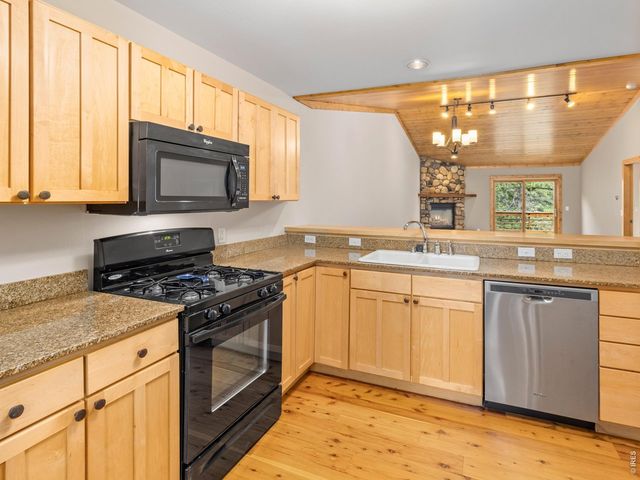 1431 S Saint Vrain Ave B, Estes Park, CO 80517