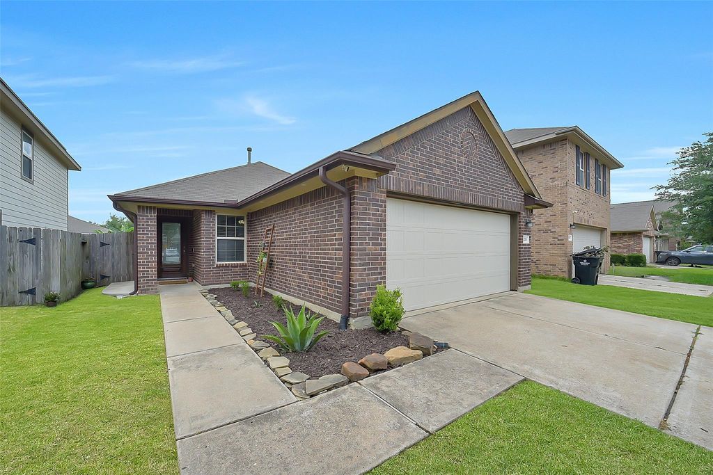 17211 Falcons Nest Landing Drive, Hockley, TX 77447