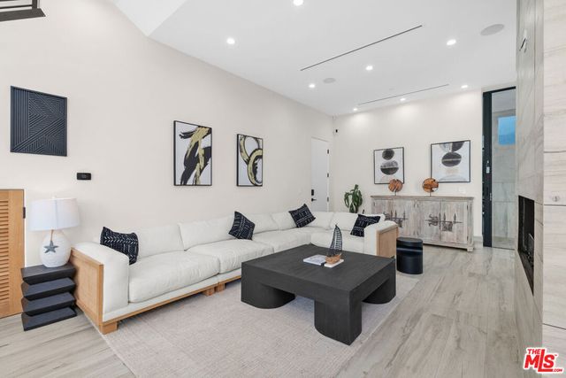 616 7th, Venice, CA 90291