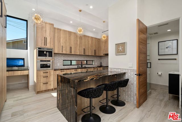 616 7th, Venice, CA 90291