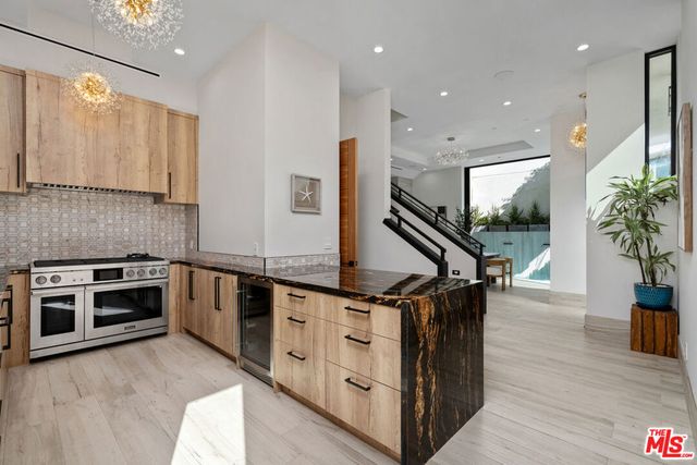 616 7th, Venice, CA 90291