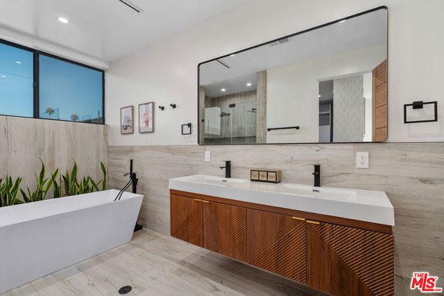 616 7th, Venice, CA 90291