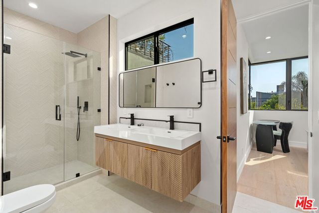 616 7th, Venice, CA 90291
