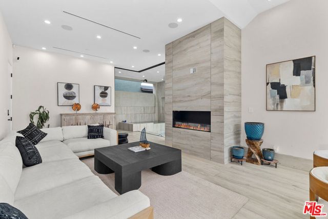 616 7th, Venice, CA 90291