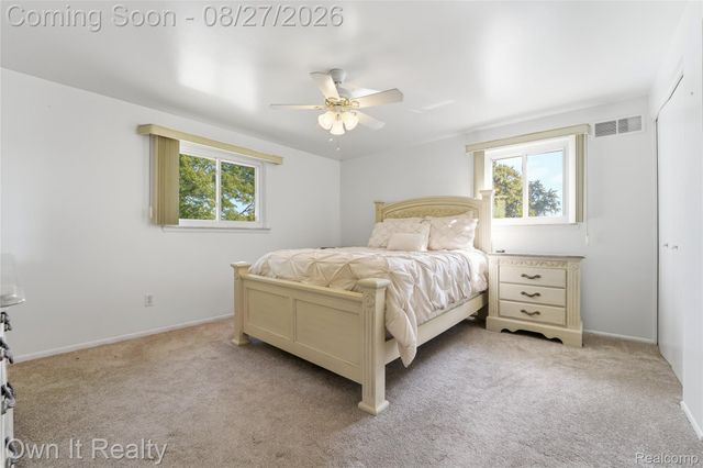 27025 Havelock Drive, Dearborn Heights, MI 48127