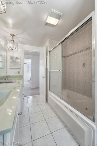 27025 Havelock Drive, Dearborn Heights, MI 48127