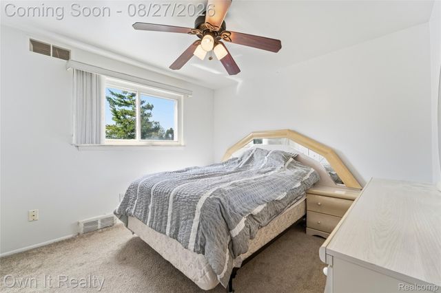 27025 Havelock Drive, Dearborn Heights, MI 48127