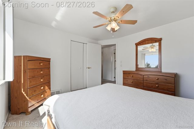 27025 Havelock Drive, Dearborn Heights, MI 48127