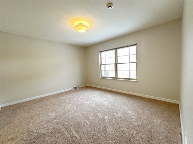 815 Village Dr, Mccandless, PA 15237