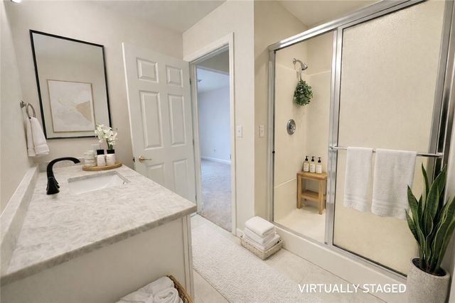 815 Village Dr, Mccandless, PA 15237
