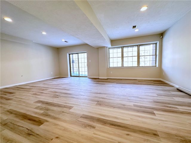 815 Village Dr, Mccandless, PA 15237