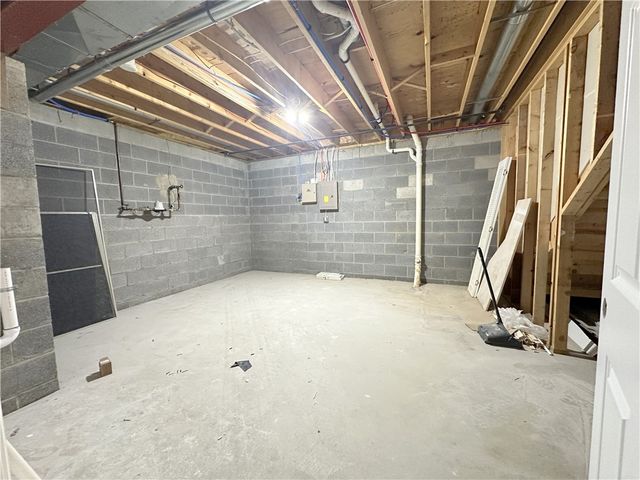 815 Village Dr, Mccandless, PA 15237