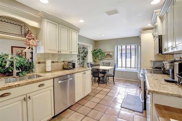 5320 SW 21st Ct, Plantation, FL 33317
