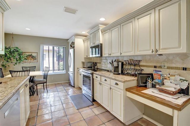 5320 SW 21st Ct, Plantation, FL 33317