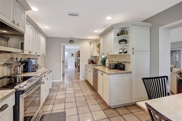 5320 SW 21st Ct, Plantation, FL 33317