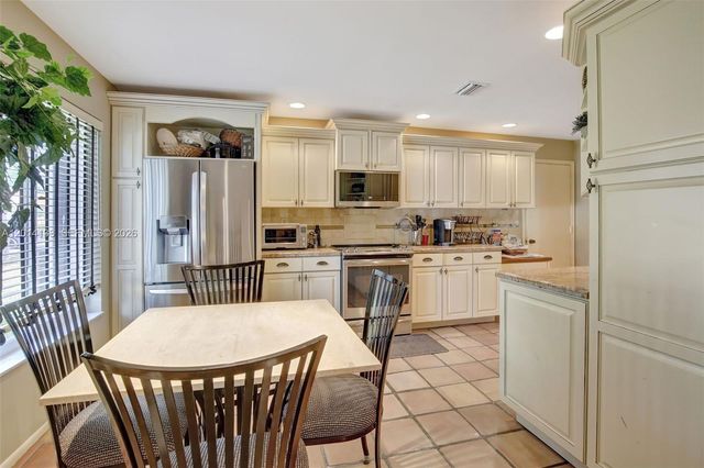 5320 SW 21st Ct, Plantation, FL 33317