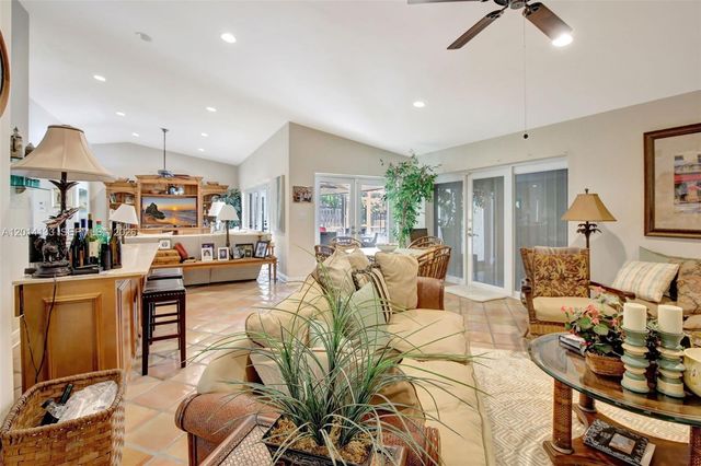 5320 SW 21st Ct, Plantation, FL 33317