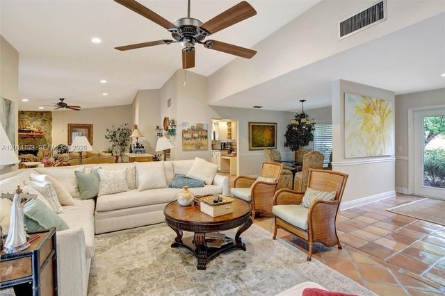 5320 SW 21st Ct, Plantation, FL 33317