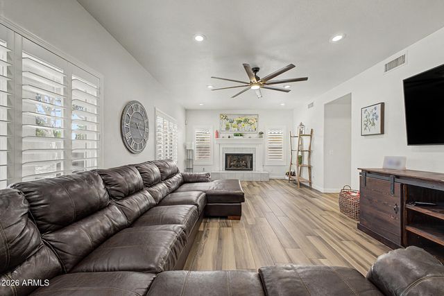 285 S RED ROCK Street, Gilbert, AZ 85296