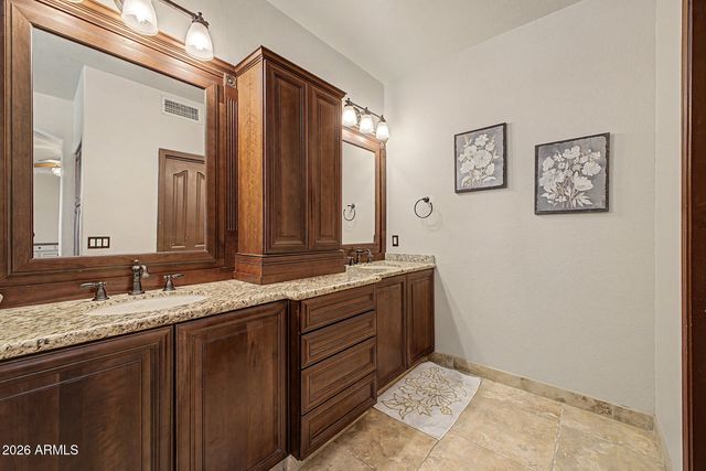 285 S RED ROCK Street, Gilbert, AZ 85296