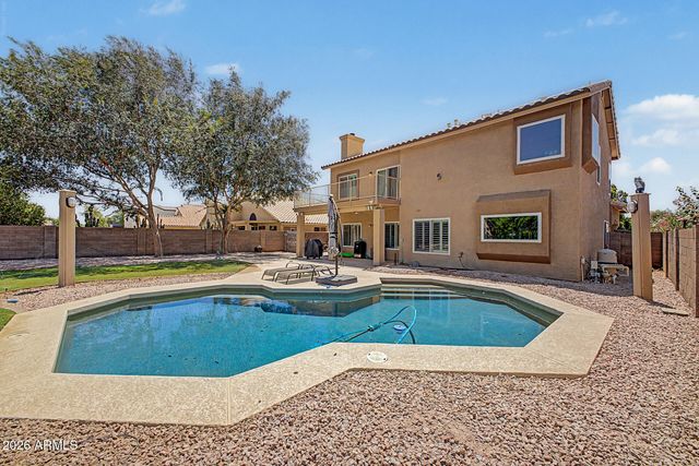 285 S RED ROCK Street, Gilbert, AZ 85296